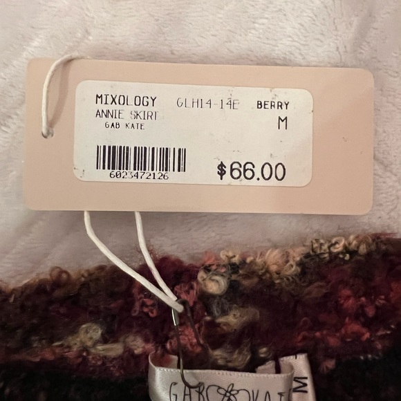 Gab & Kate Annie Skirt Short Knit Berry Colors Size Medium NWT MIXOLOGY - Picture 7 of 7